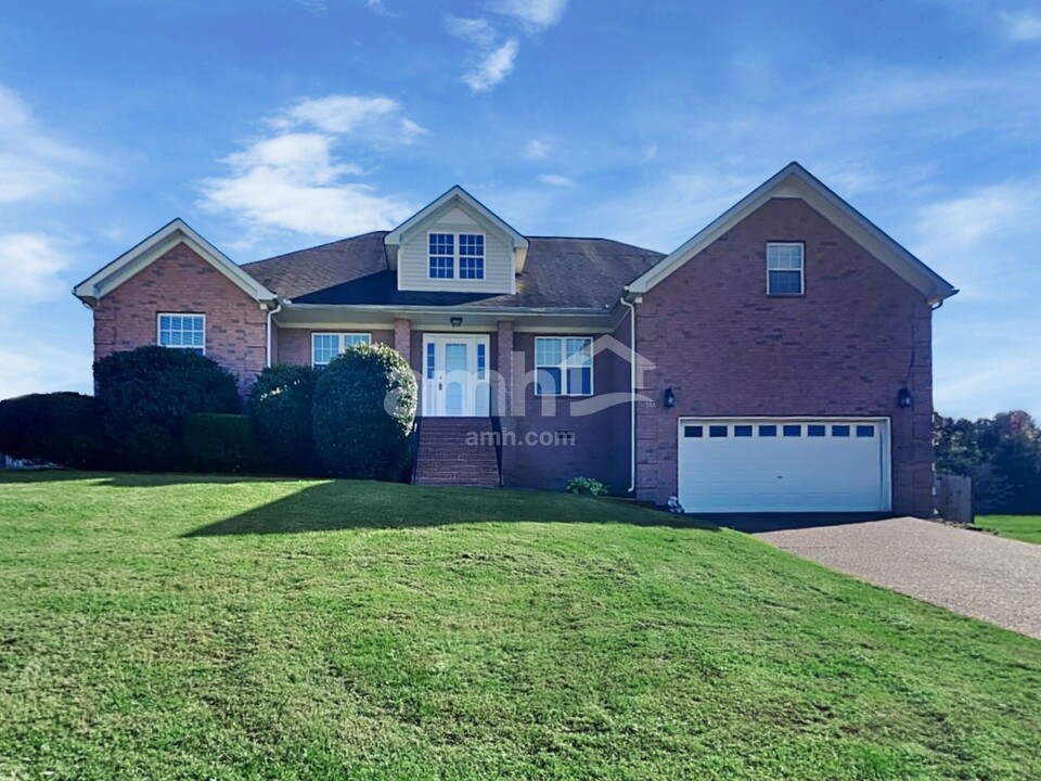 1708 Shetland Ln in Spring Hill, TN - Building Photo