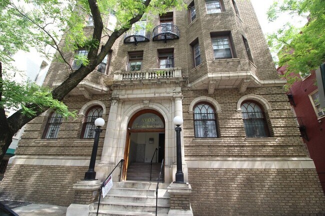 property at 6 E Read St