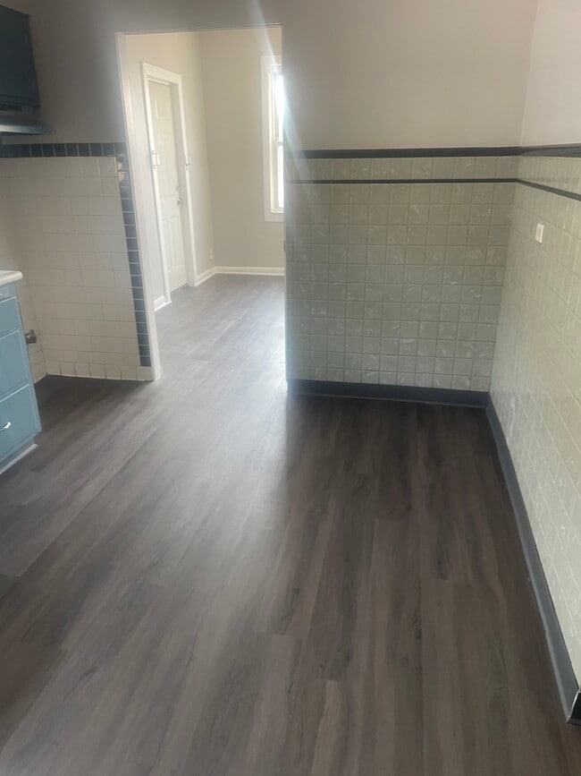 1910 W Cermak Rd, Unit 2nd Floor Front