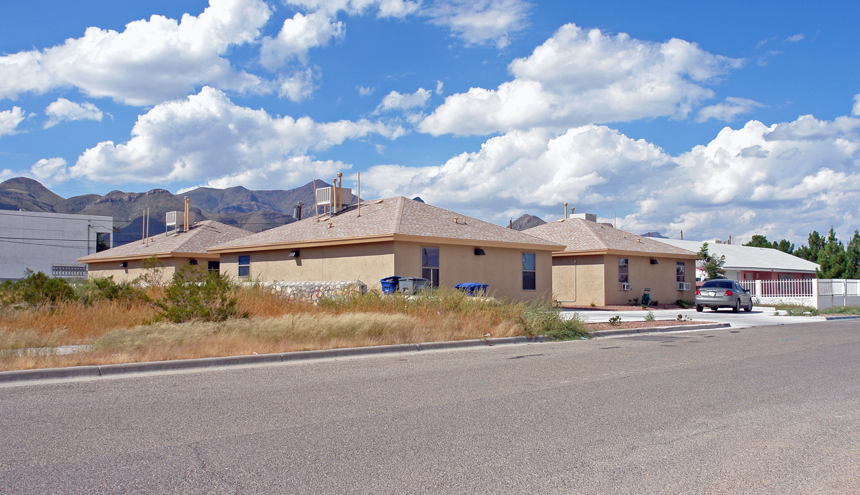 8931 Herbert St in El Paso, TX - Foto de edificio