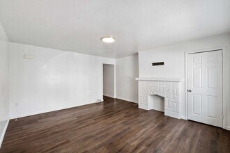 2022 Larkins Wy in Pittsburgh, PA - Foto de edificio - Building Photo
