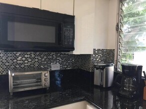 320 Ainakea Way, Unit 403 in Honolulu, HI - Foto de edificio - Building Photo