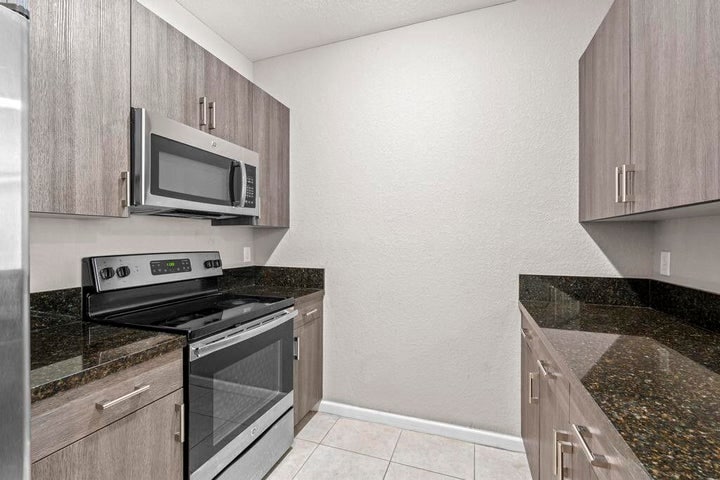 5982 Monterra Club Dr in Greenacres, FL - Building Photo