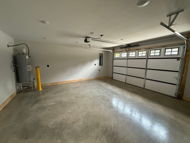 112 Hooper Dr in Charlotte, TN - Building Photo - Building Photo