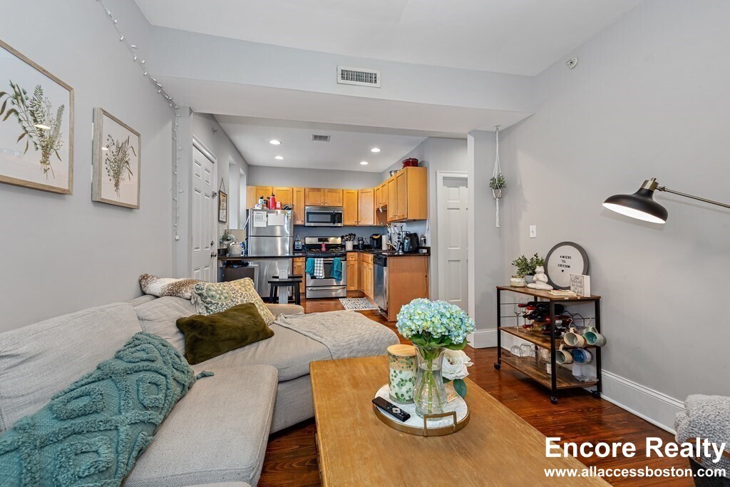 16 Sewall St, Unit 2 in Boston, MA - Foto de edificio