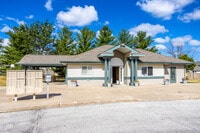 Lyn Circle Townhomes photo'