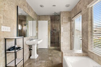 1855 Spindrift Dr in San Diego, CA - Foto de edificio - Building Photo