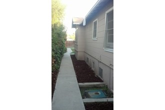 318 Vernal Pl in Bakersfield, CA - Foto de edificio - Building Photo