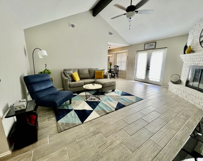 550 Westoak in Universal City, TX - Building Photo - Building Photo