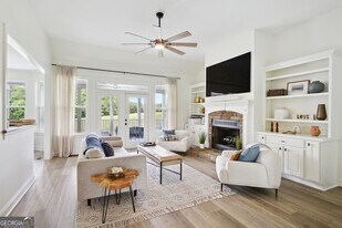 524 Forrest Ave in Fayetteville, GA - Building Photo