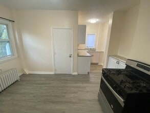 33 Everett Ave, Unit 1 in Somerville, MA - Building Photo - Building Photo