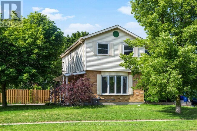 574 Mortimer Dr in Cambridge, ON - Building Photo - Building Photo