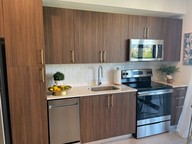 826 NW 12th St, Unit A1 in Miami, FL - Building Photo - Building Photo