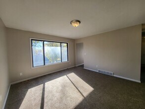 4223 Leyden Ave in Des Moines, IA - Building Photo - Building Photo