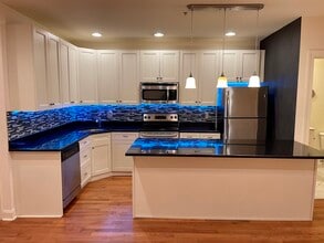 6 Strawberry St, Unit 2 in Philadelphia, PA - Building Photo - Building Photo