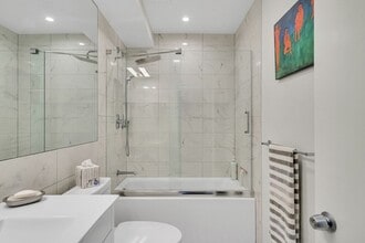 396 Langley Rd, Unit 12 in Newton, MA - Building Photo - Building Photo