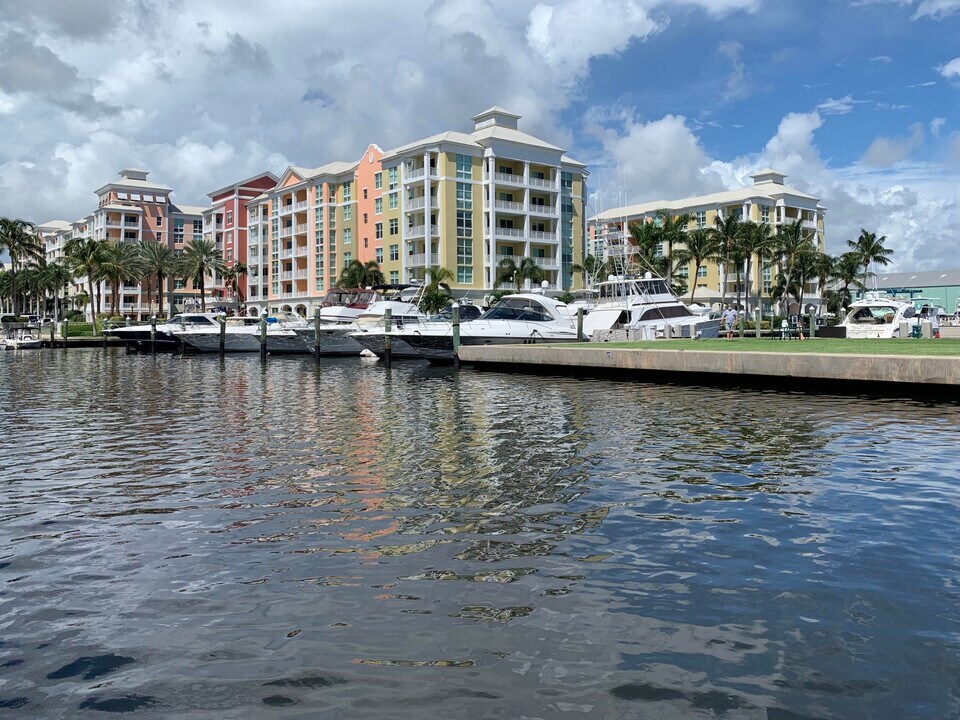802 W Windward Way in Lantana, FL - Building Photo