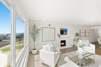 751 Skyline Dr in Daly City, CA - Foto de edificio - Building Photo