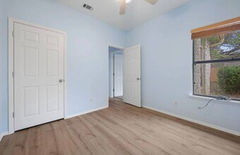 7302 Bar K Ranch Rd, Unit Unit A in Lago Vista, TX - Building Photo - Building Photo