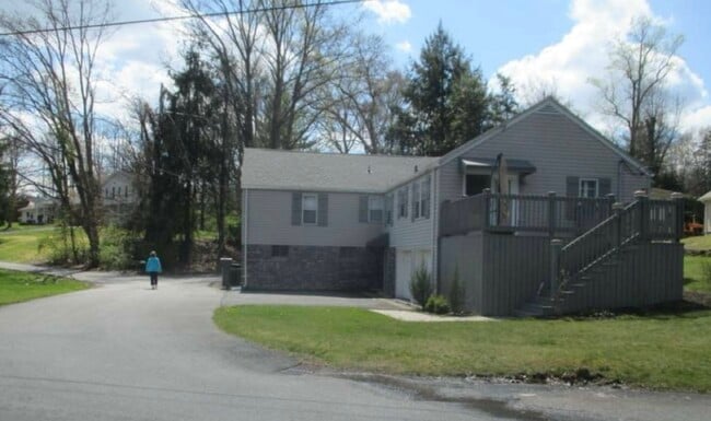 1633 Otlahurst Dr, Unit 1633 Otlahurst apt 1