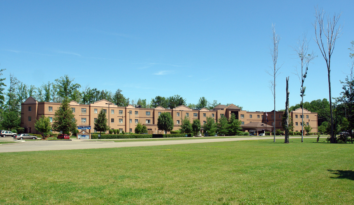 Holiday Niagara Village in Erie, PA - Building Photo