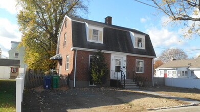 9 Lawn Ave, Unit 1 in Newton, MA - Building Photo - Building Photo