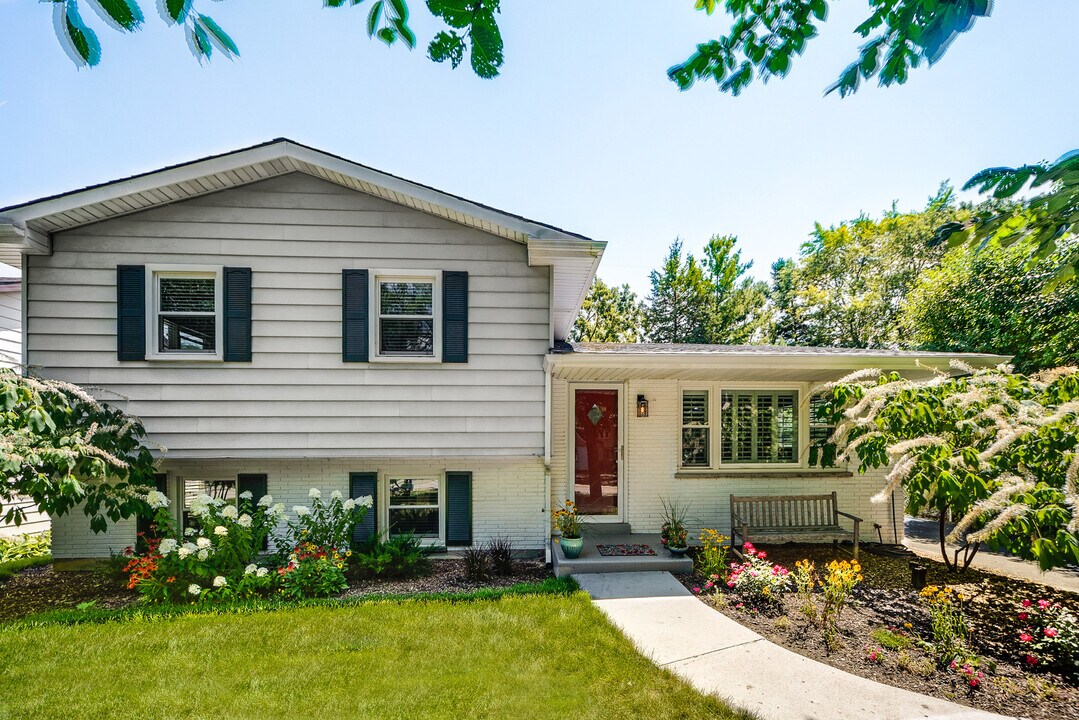 1014 Foster Ave in Lake Bluff, IL - Building Photo