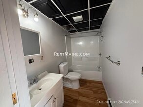 35 Main St, Unit 44 in Bangor, ME - Foto de edificio - Building Photo