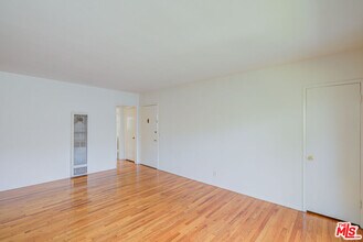 1055 S Wooster St in Los Angeles, CA - Building Photo - Building Photo