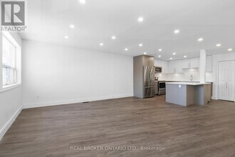 1498 Paddington Ct in Burlington, ON - Building Photo - Building Photo