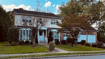 34 Brian Rd in West Caldwell, NJ - Building Photo