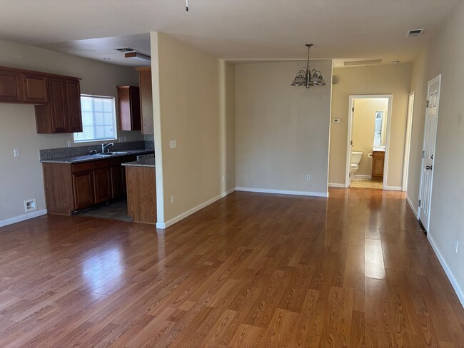 6855 Carnation Ave in Sacramento, CA - Building Photo - Building Photo