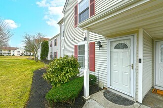 171 Fairview Cir in Middle Island, NY - Building Photo - Building Photo