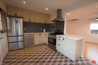 2341 Meadowvale Ave in Los Angeles, CA - Building Photo - Building Photo