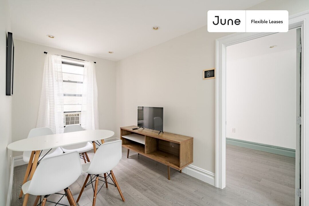 345 E 21st St in New York, NY - Building Photo