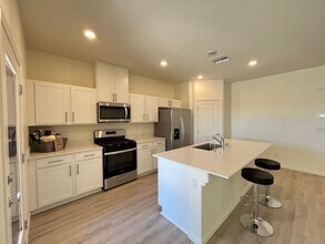 7458 MASON SPRINGS Ave in North Las Vegas, NV - Building Photo - Building Photo