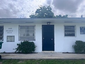 598 Douglas Rd in Opa Locka, FL - Building Photo - Building Photo