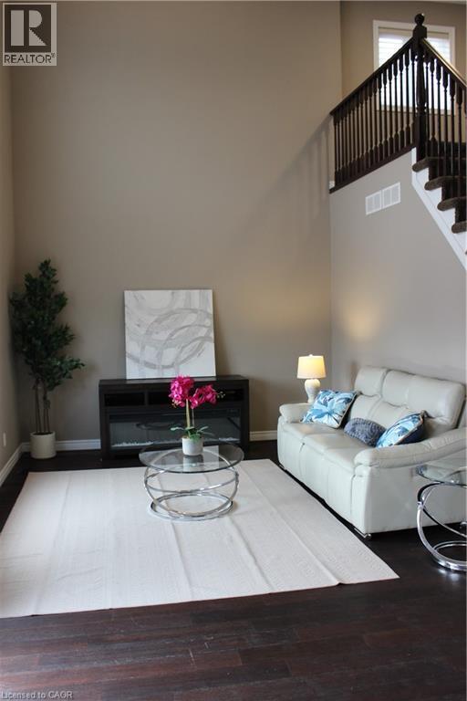 561 Thomas Slee Dr in Kitchener, ON - Building Photo - Building Photo