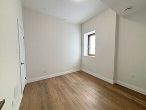 6 Caithness St E in Hamilton, ON - Building Photo - Building Photo