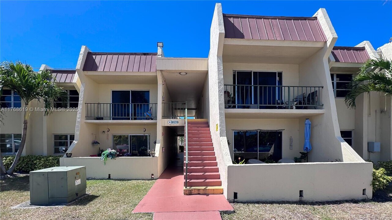 13903 SW 90th Ave, Unit 214E in Miami, FL - Building Photo