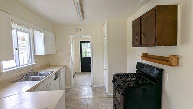 965 W Tyler Rd in Muskegon, MI - Building Photo - Building Photo