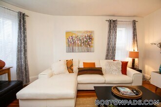 636 Washington St in Brookline, MA - Building Photo - Building Photo