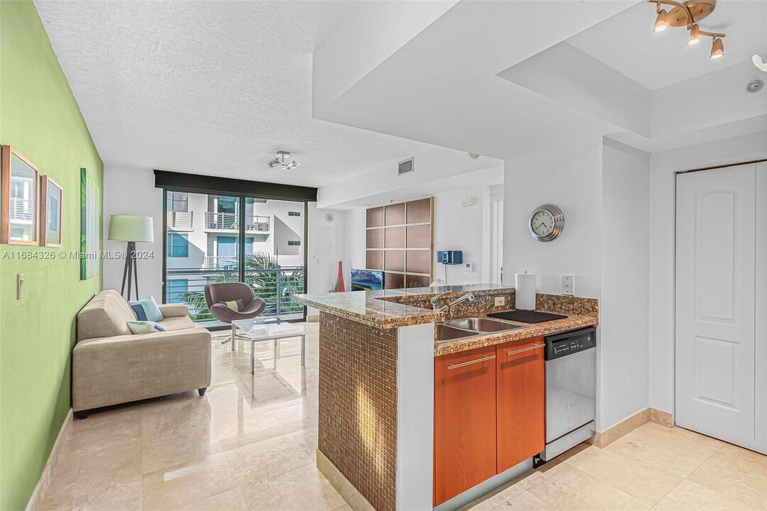 110 Washington Ave, Unit # 1706 in Miami Beach, FL - Building Photo