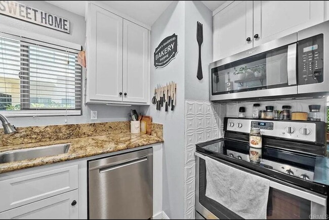 6140 Calle Mariselda in San Diego, CA - Building Photo - Building Photo