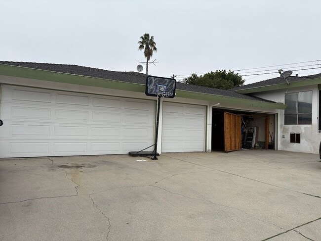 4513 W 132nd St in Hawthorne, CA - Building Photo - Building Photo