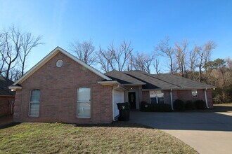 3125 Vineyard Ave in Tyler, TX - Building Photo - Building Photo