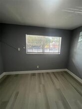 284 NW 82nd St in Miami, FL - Foto de edificio - Building Photo