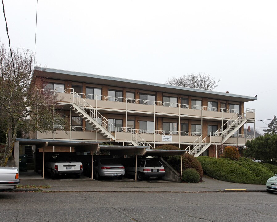 Sunnyside Apartments in Seattle, WA - Building Photo