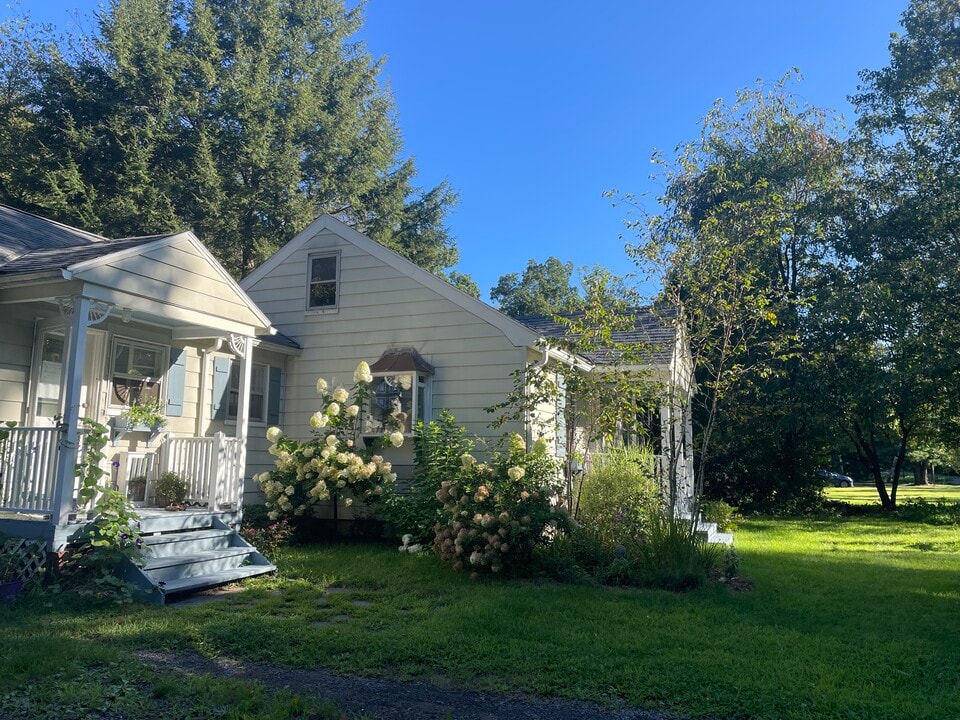 3645 Atwood Rd in Stone Ridge, NY - Building Photo