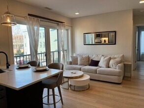287 Maverick St in Boston, MA - Building Photo - Building Photo